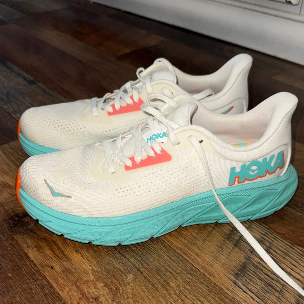 Hoka Arahi 7 Athletic Shoes